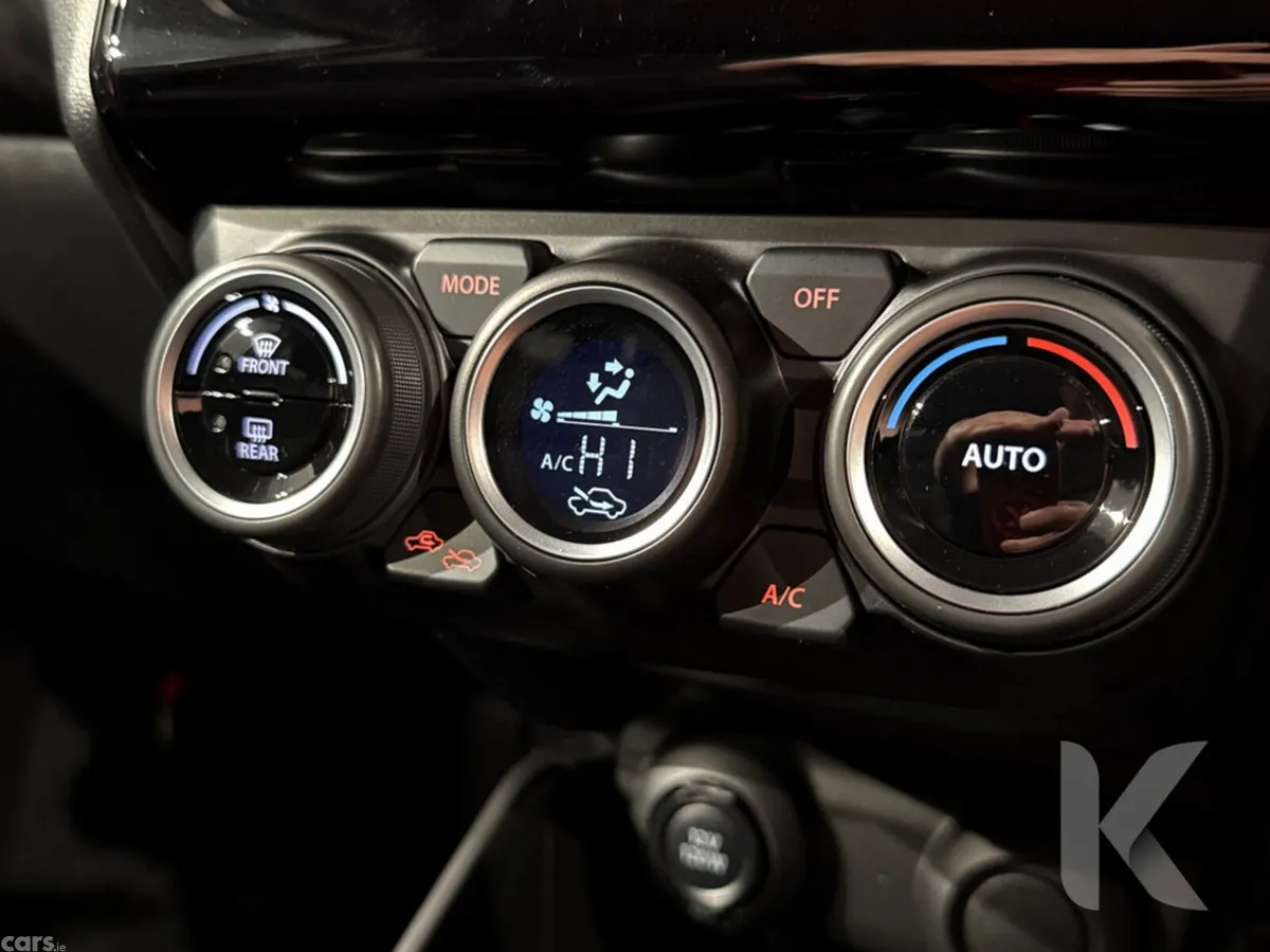 Suzuki Swift Hatchback, Petrol Hybrid, 2022, Silver