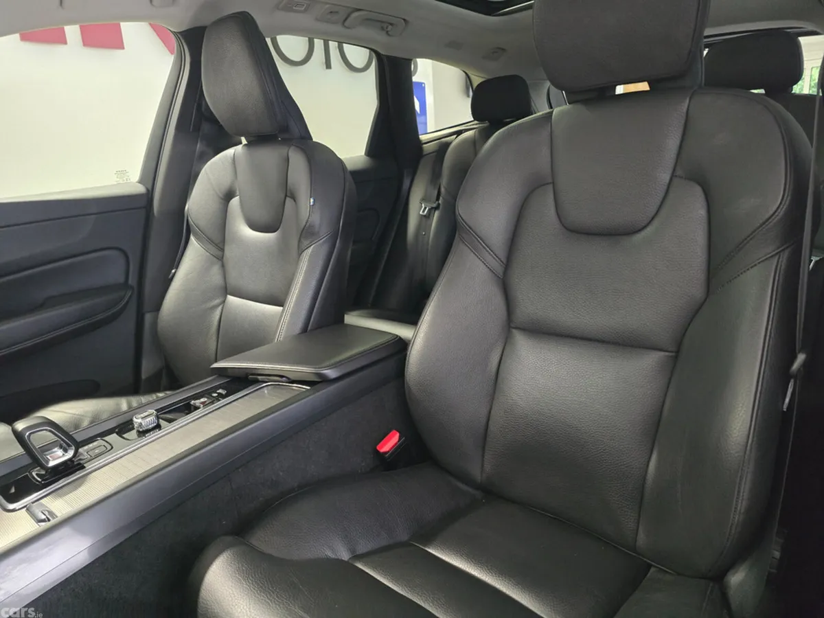 Volvo XC60 SUV, Petrol Plug-in Hybrid, 2023, Grey