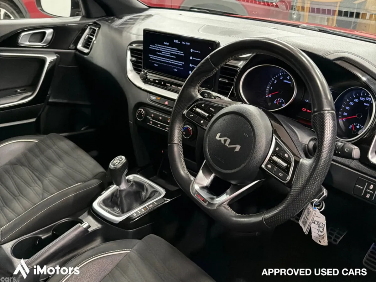 Kia Ceed Hatchback, Petrol, 2022, Red