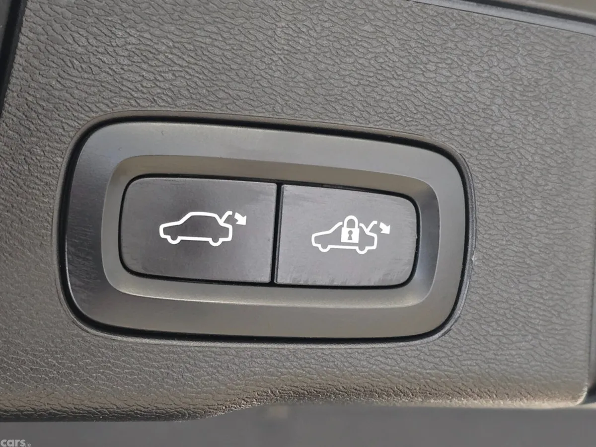 Volvo XC60 SUV, Petrol Plug-in Hybrid, 2023, Grey