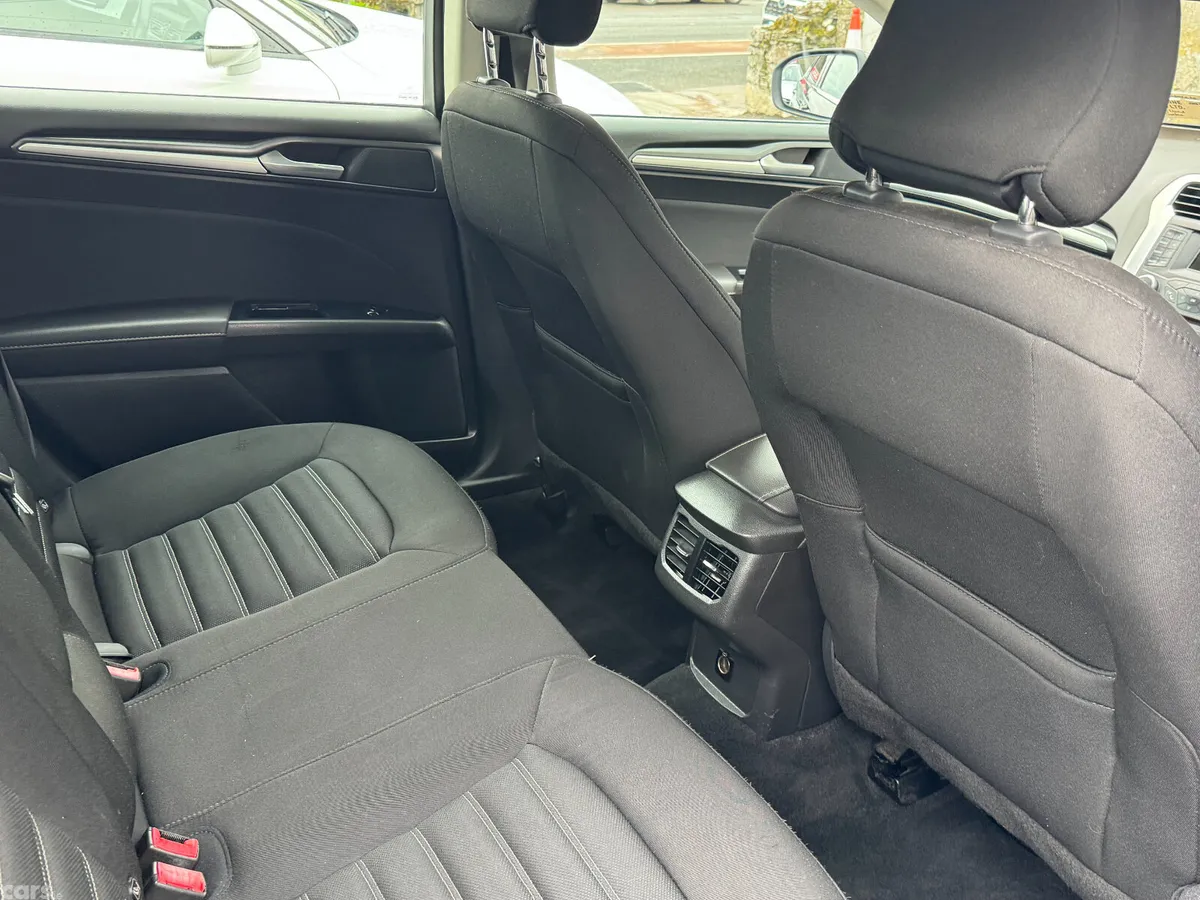 Ford Mondeo Hatchback, Diesel, 2016, Grey