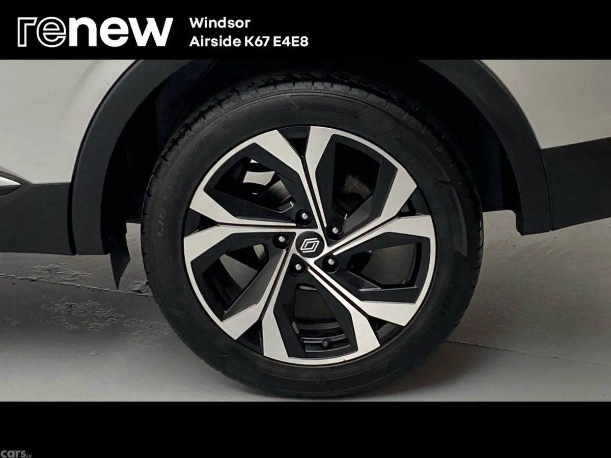 Renault Arkana Hatchback, Petrol Hybrid, 2025, White