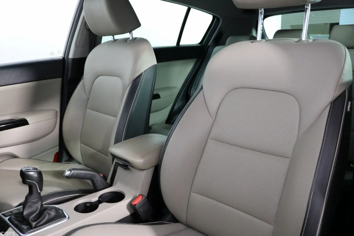Kia Sportage SUV, Diesel Hybrid, 2021, Black