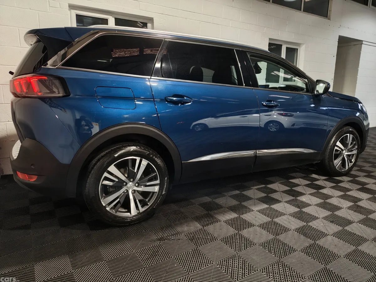 Peugeot 5008 MPV, Diesel, 2021, Blue
