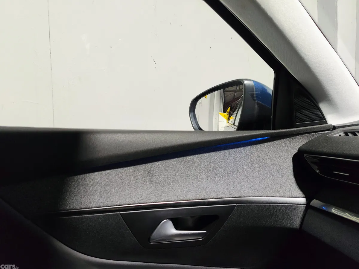 Peugeot 5008 MPV, Diesel, 2021, Blue