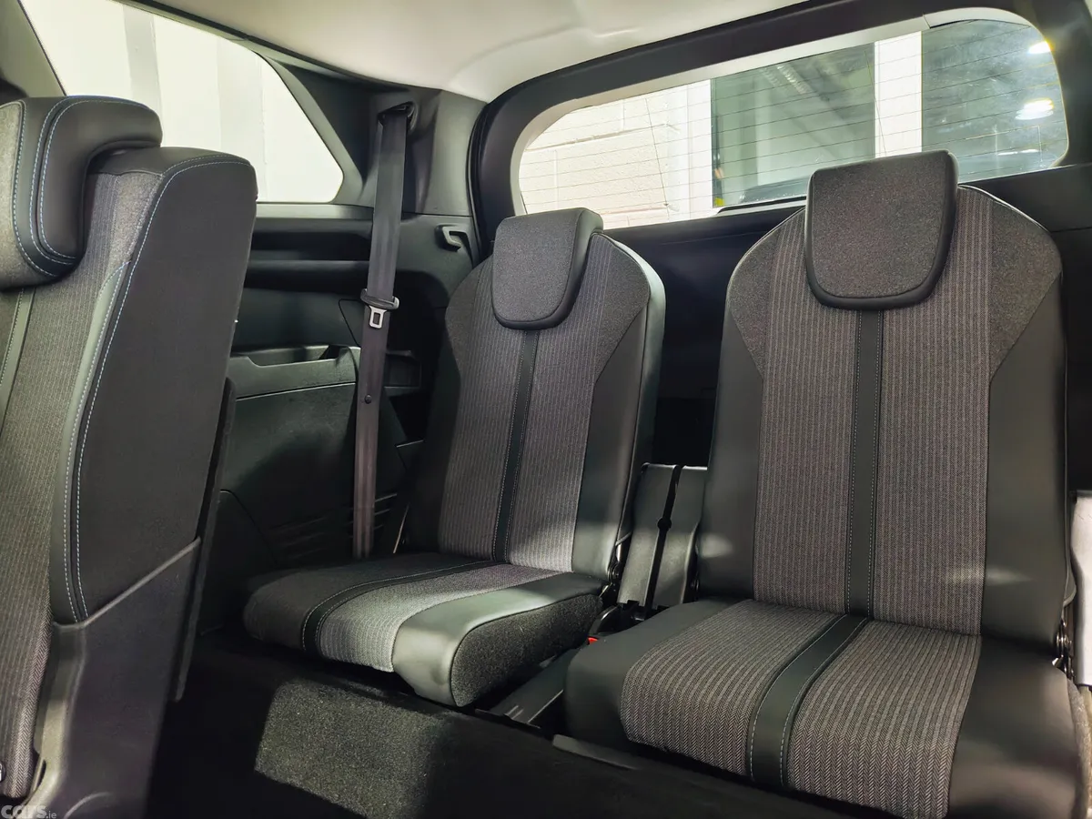 Peugeot 5008 MPV, Diesel, 2021, Blue