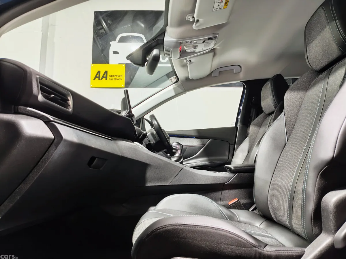 Peugeot 5008 MPV, Diesel, 2021, Blue