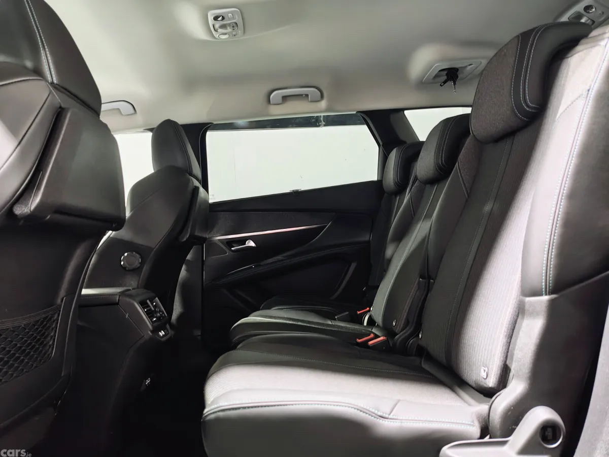Peugeot 5008 MPV, Diesel, 2021, Blue