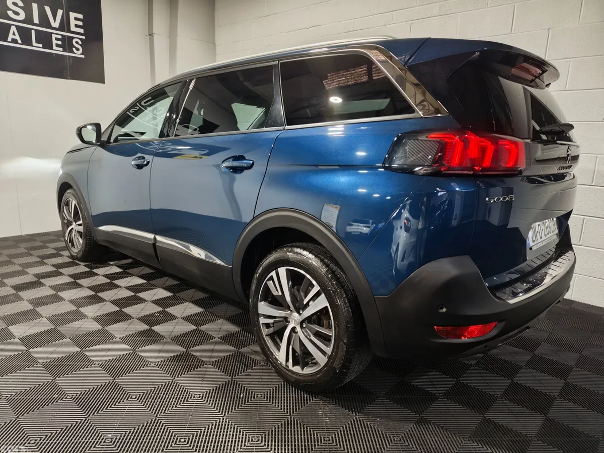 Peugeot 5008 MPV, Diesel, 2021, Blue