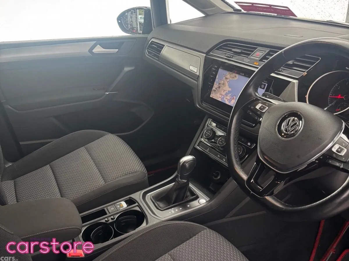 Volkswagen Touran MPV, Petrol, 2018, Blue