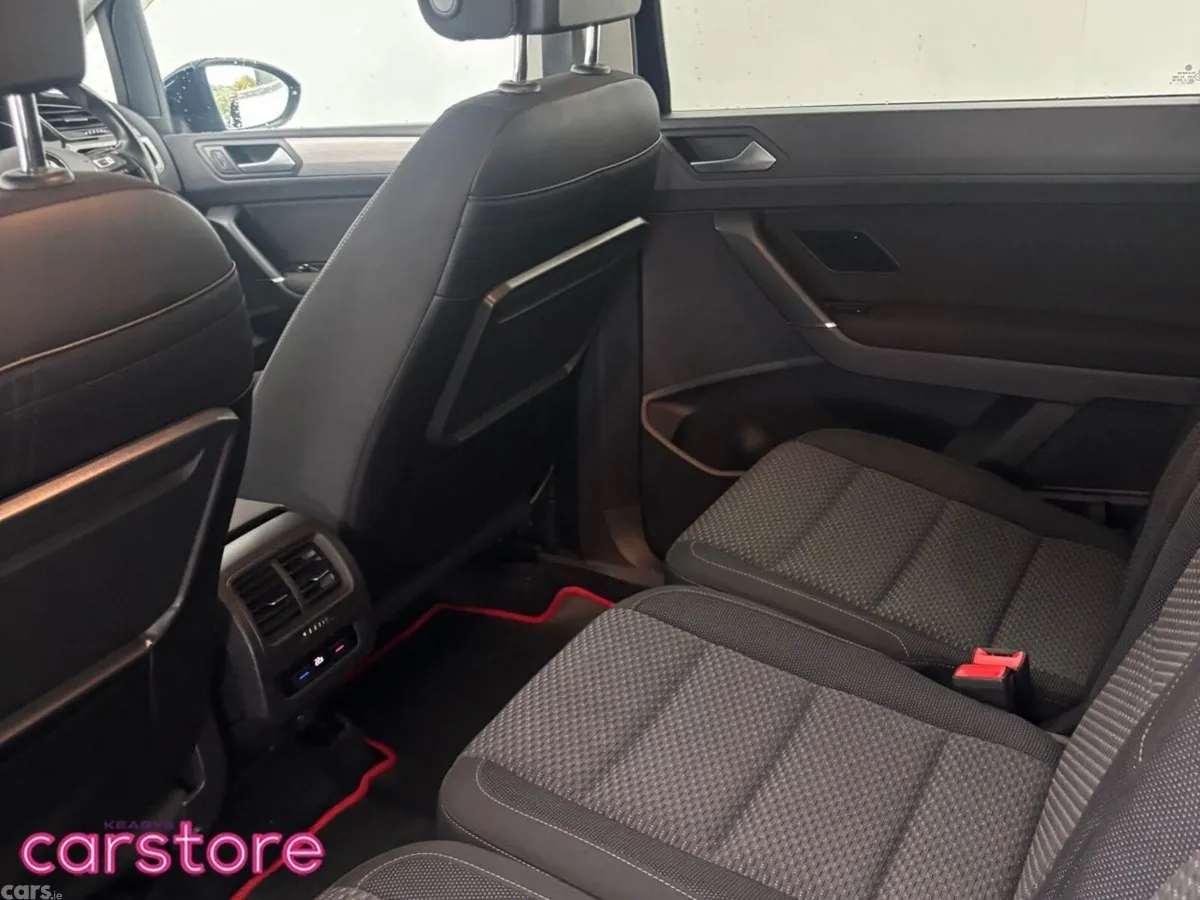Volkswagen Touran MPV, Petrol, 2018, Blue