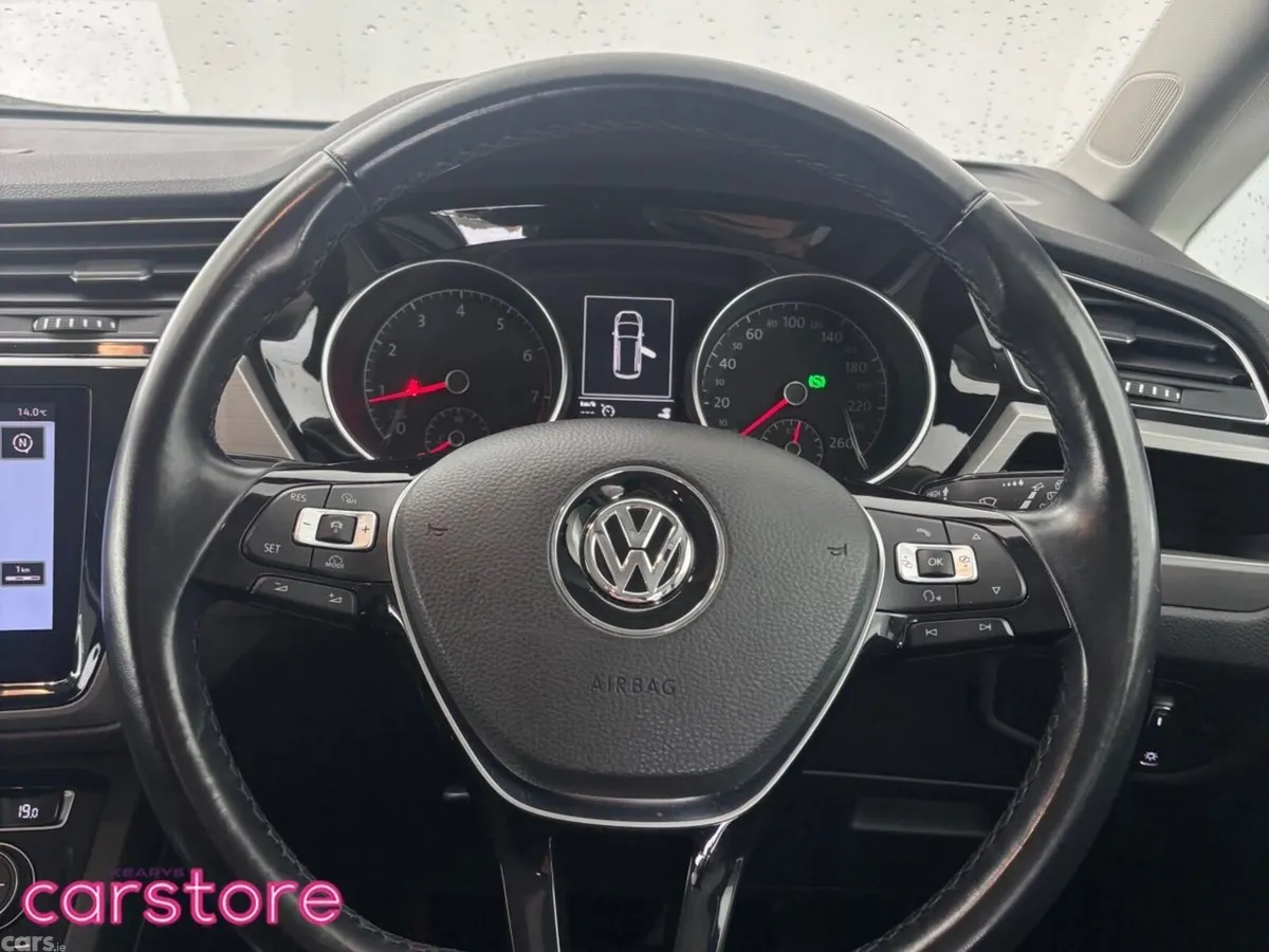 Volkswagen Touran MPV, Petrol, 2018, Blue