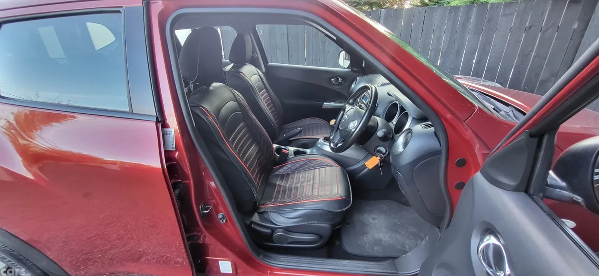 Nissan Juke SUV, Petrol, 2011, Red