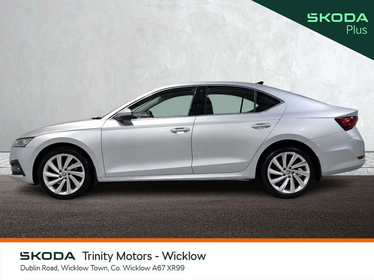 Skoda Octavia Saloon, Petrol, 2023, Silver