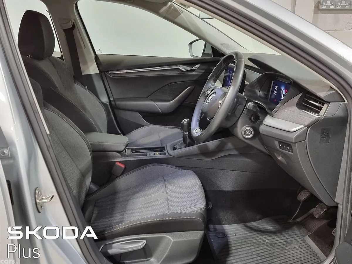 Skoda Octavia Saloon, Petrol, 2023, Silver