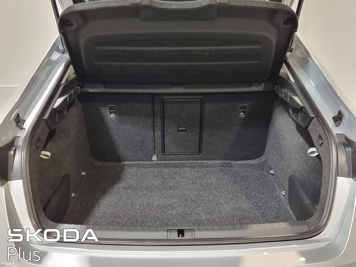 Skoda Octavia Saloon, Petrol, 2023, Silver