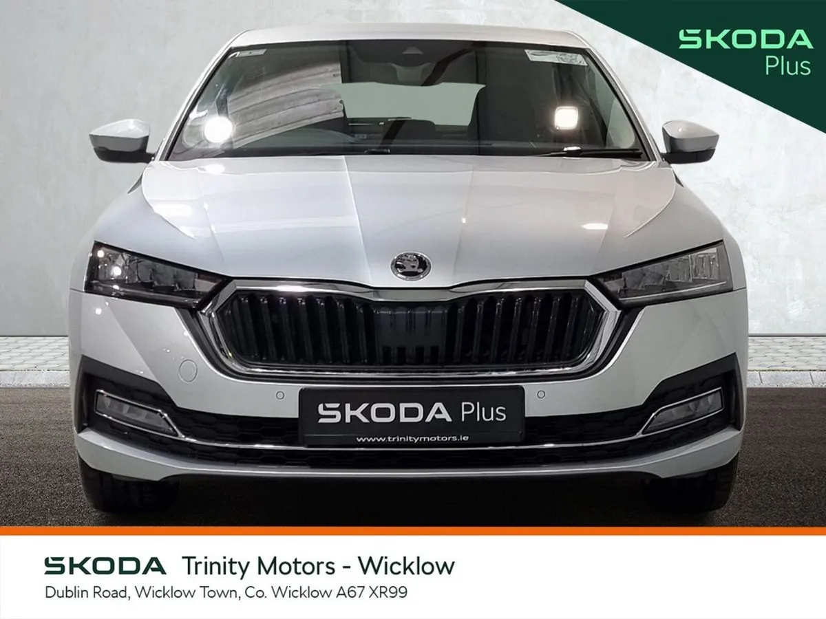 Skoda Octavia Saloon, Petrol, 2023, Silver