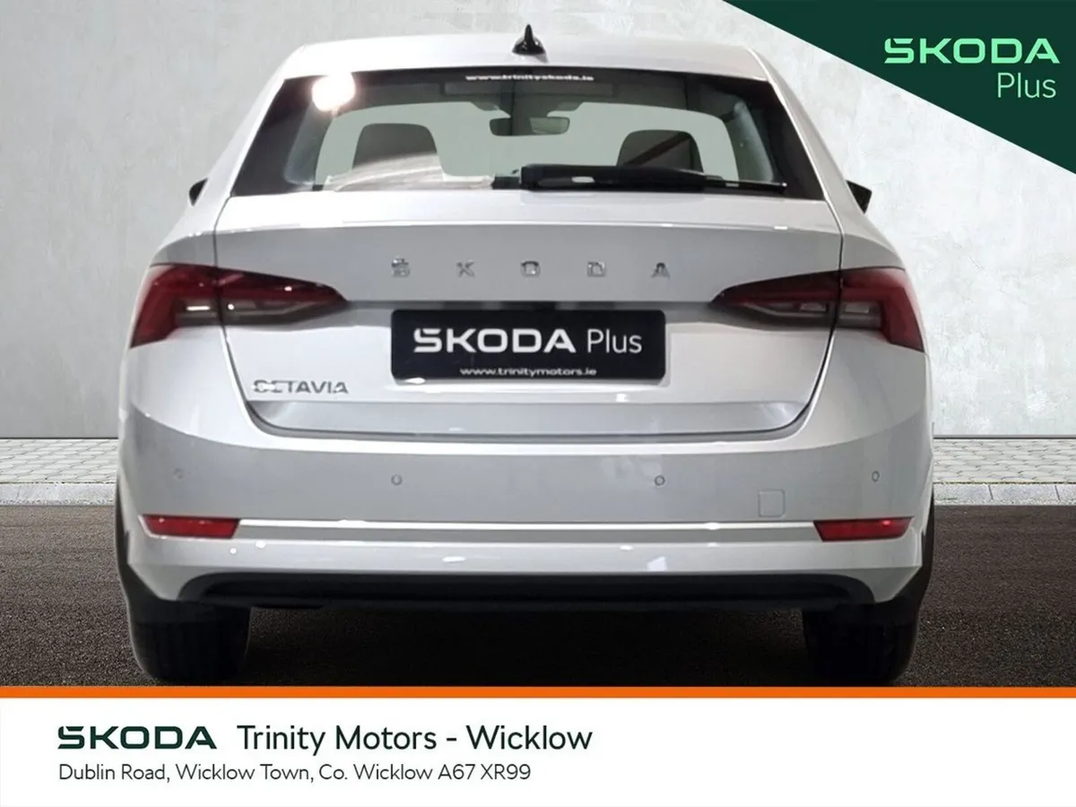 Skoda Octavia Saloon, Petrol, 2023, Silver