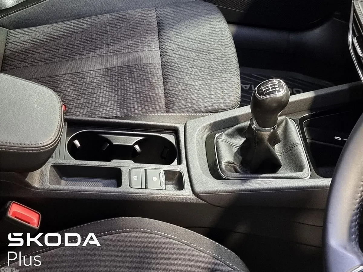 Skoda Octavia Saloon, Petrol, 2023, Silver