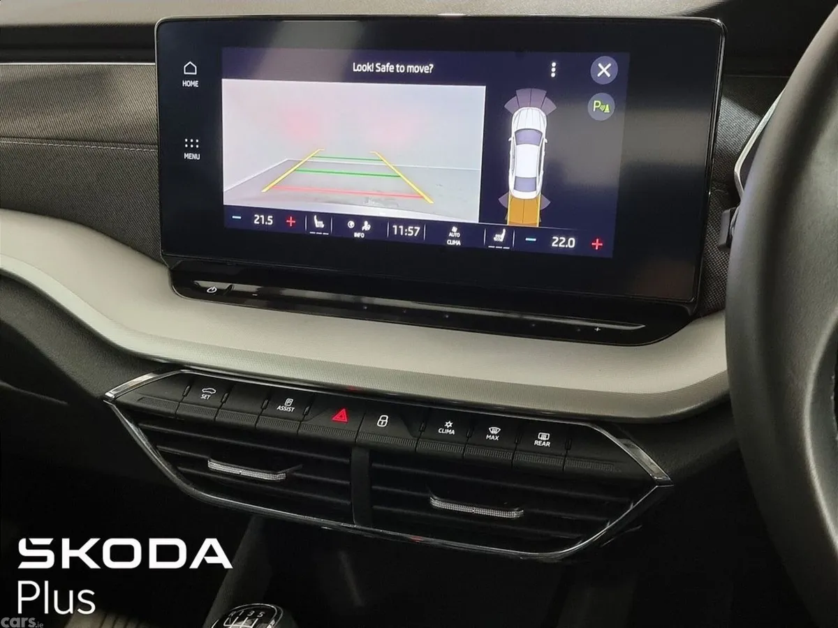 Skoda Octavia Saloon, Petrol, 2023, Silver