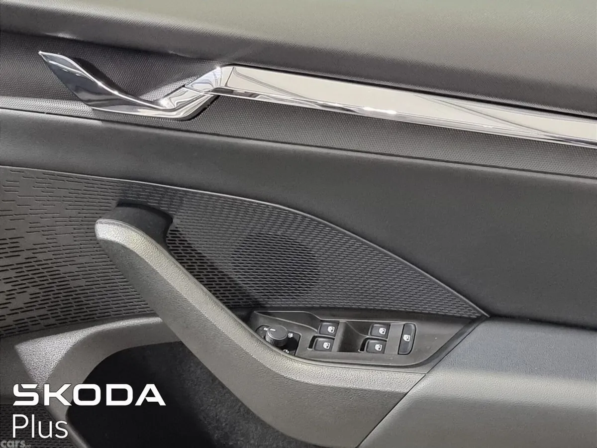 Skoda Octavia Saloon, Petrol, 2023, Silver