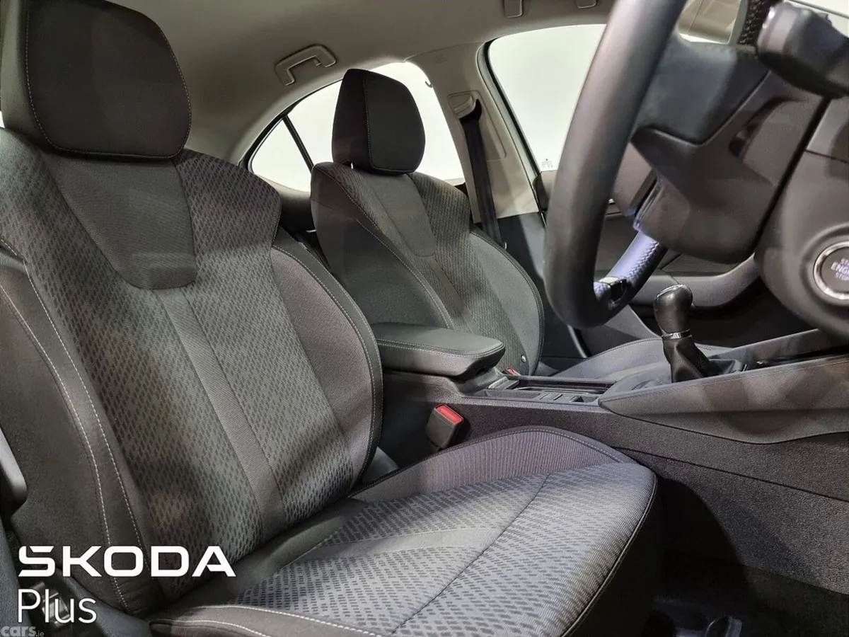 Skoda Octavia Saloon, Petrol, 2023, Silver