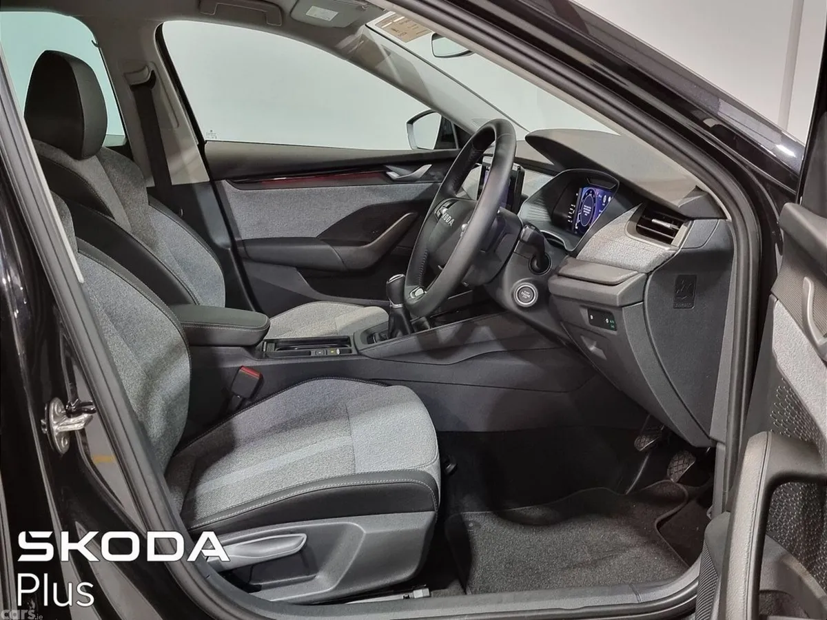 Skoda Octavia Saloon, Petrol, 2026, Black