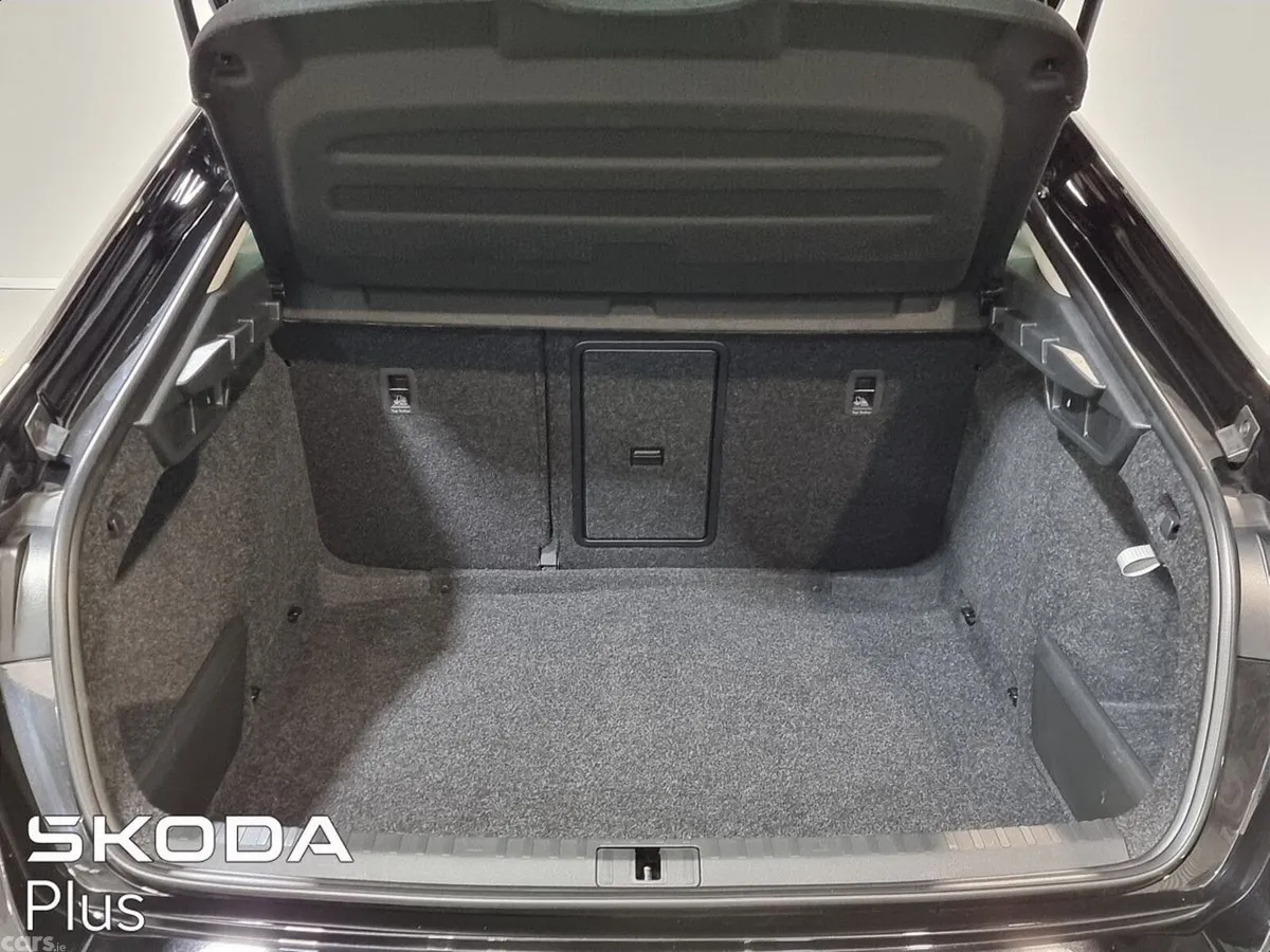 Skoda Octavia Saloon, Petrol, 2026, Black