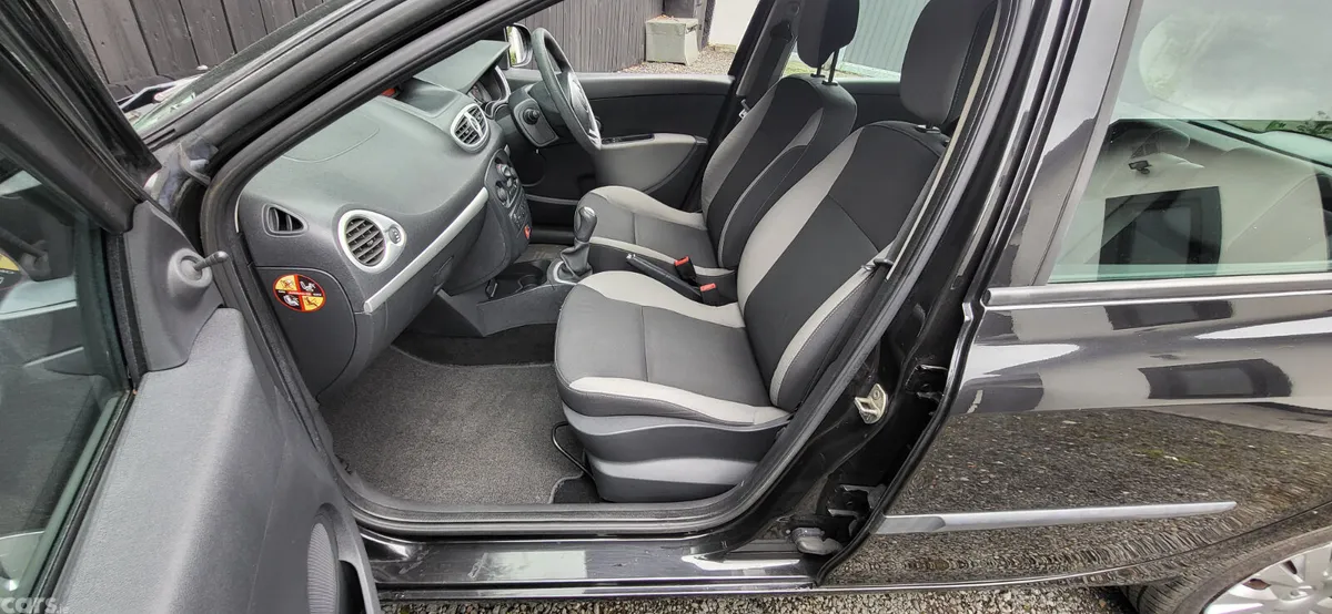Renault Clio Hatchback, Petrol, 2012, Black