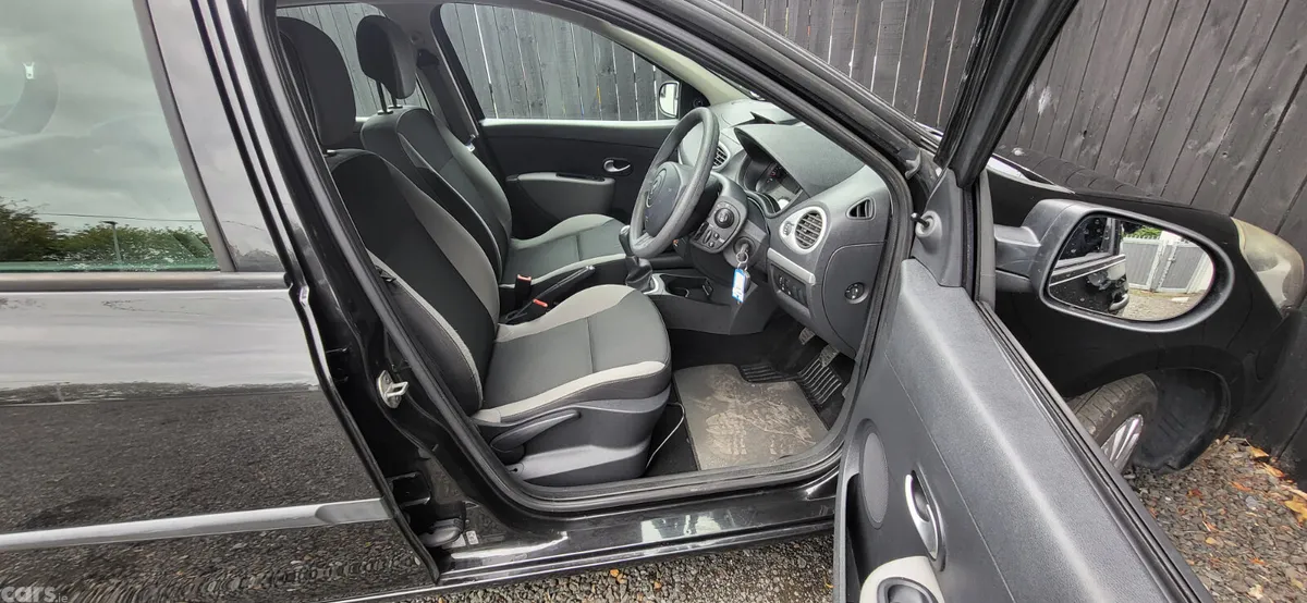 Renault Clio Hatchback, Petrol, 2012, Black