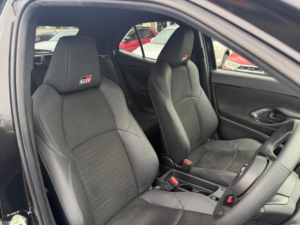 Toyota Yaris Cross SUV, Petrol Hybrid, 2023, Black