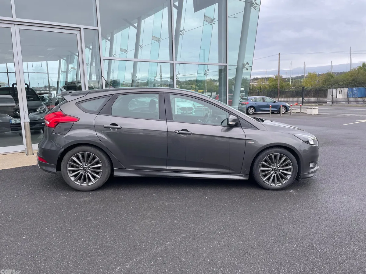 Ford Focus Hatchback, Diesel, 2017, Grey