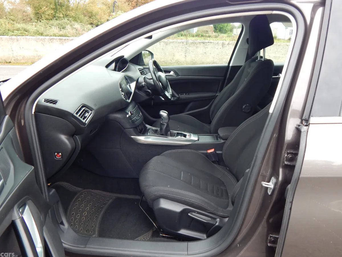 Peugeot 308 Hatchback, Diesel, 2014, Grey
