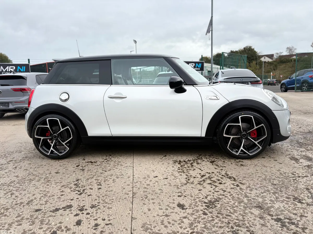 Mini Cooper Hatchback, Diesel, 2015, Silver