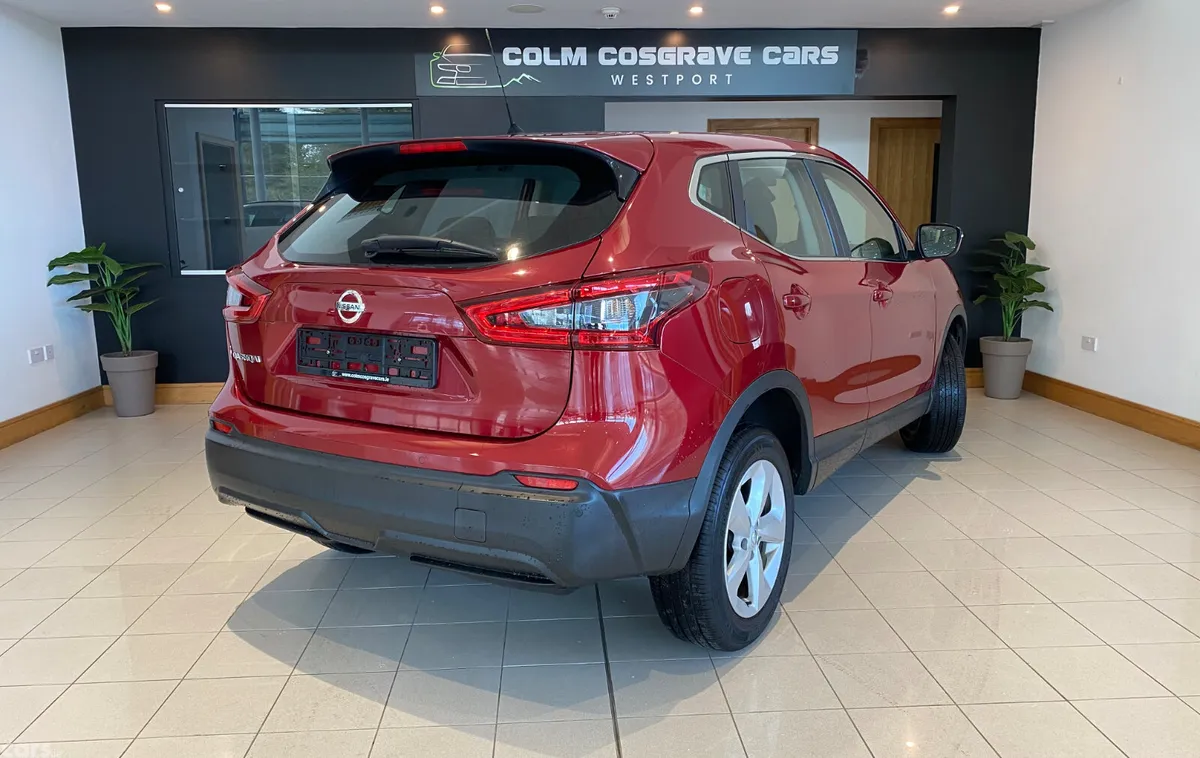 Nissan Qashqai Hatchback, Diesel, 2019, Red