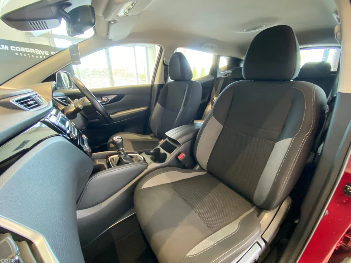 Nissan Qashqai Hatchback, Diesel, 2019, Red