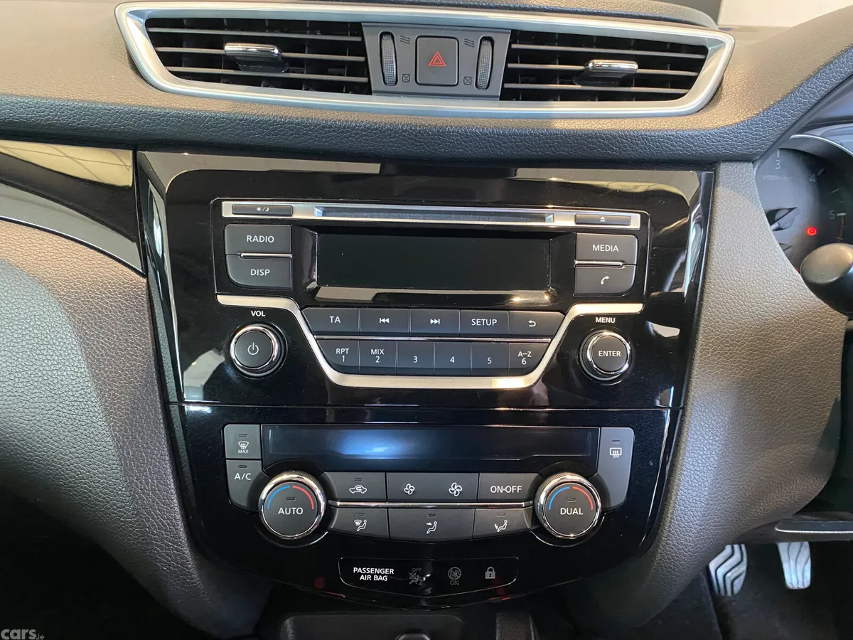 Nissan Qashqai Hatchback, Diesel, 2019, Red