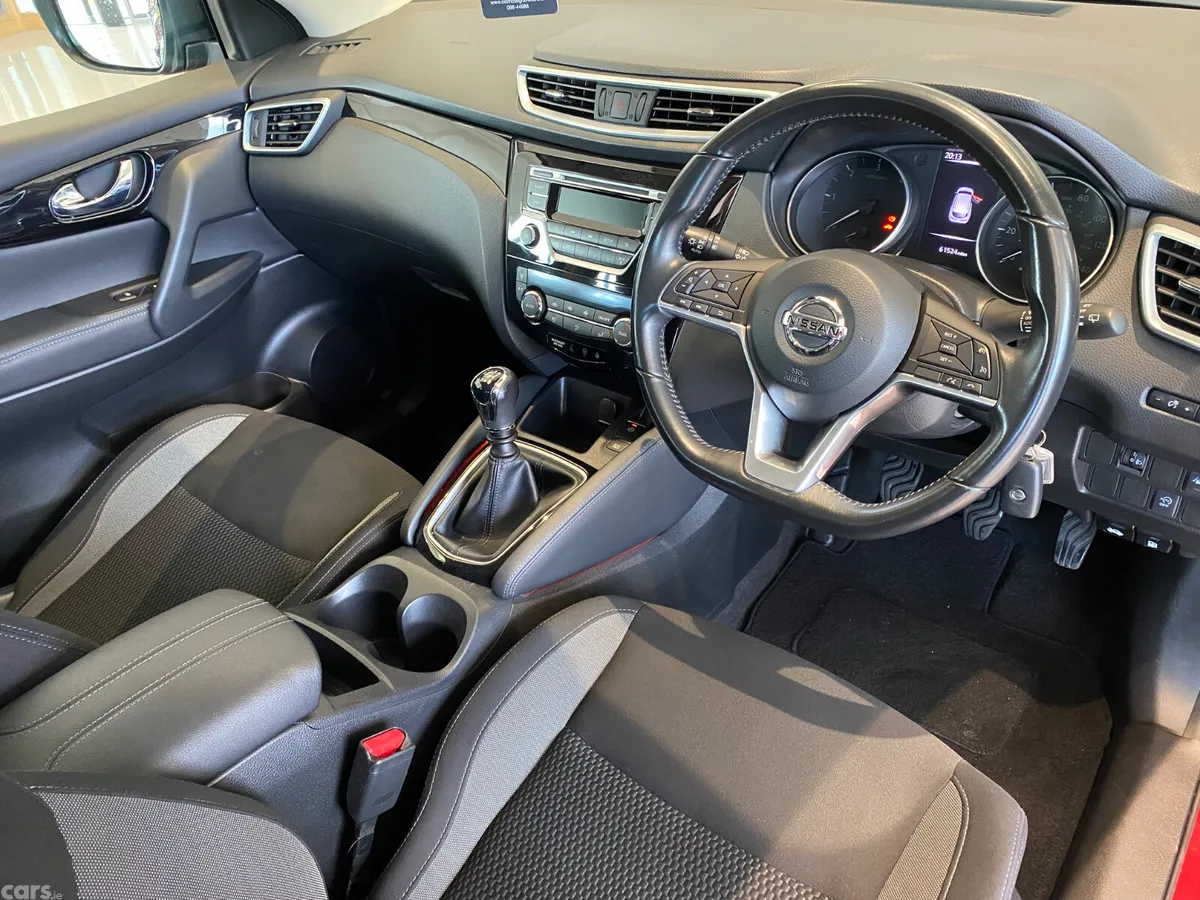 Nissan Qashqai Hatchback, Diesel, 2019, Red