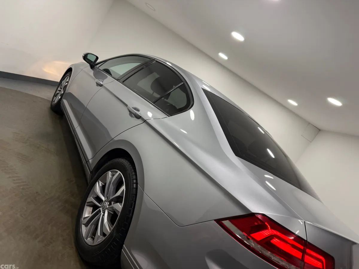 Volkswagen Passat Saloon, Diesel, 2018, Silver
