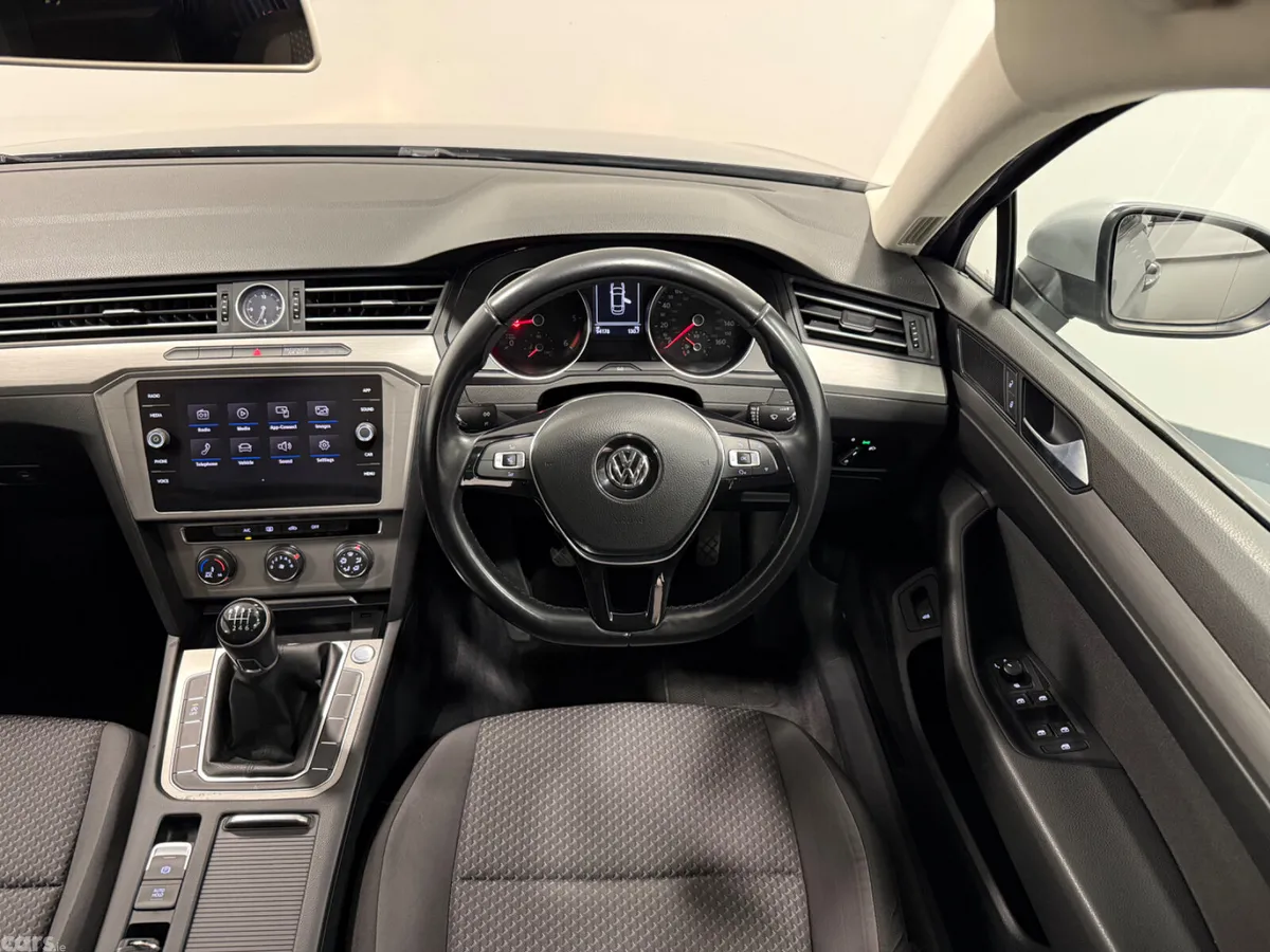Volkswagen Passat Saloon, Diesel, 2018, Silver