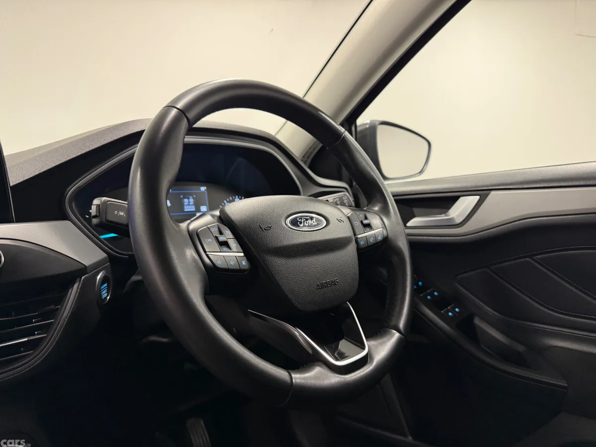 Ford Focus Hatchback, Diesel, 2022, Grey