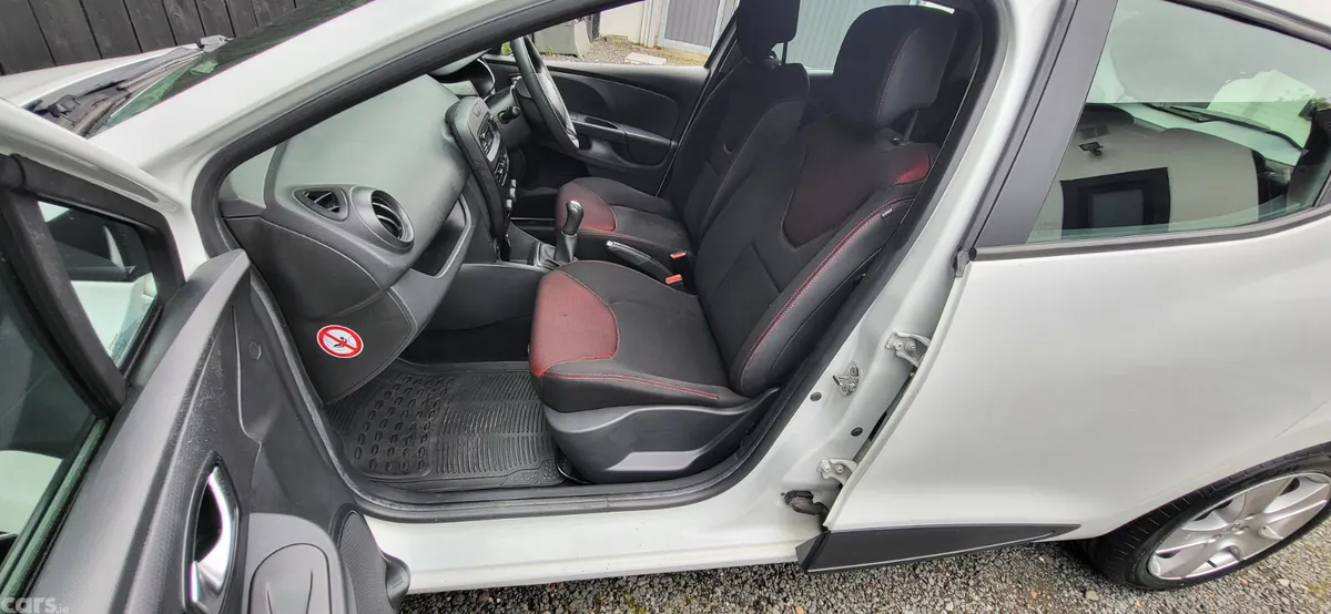 Renault Clio Hatchback, Petrol, 2015, White