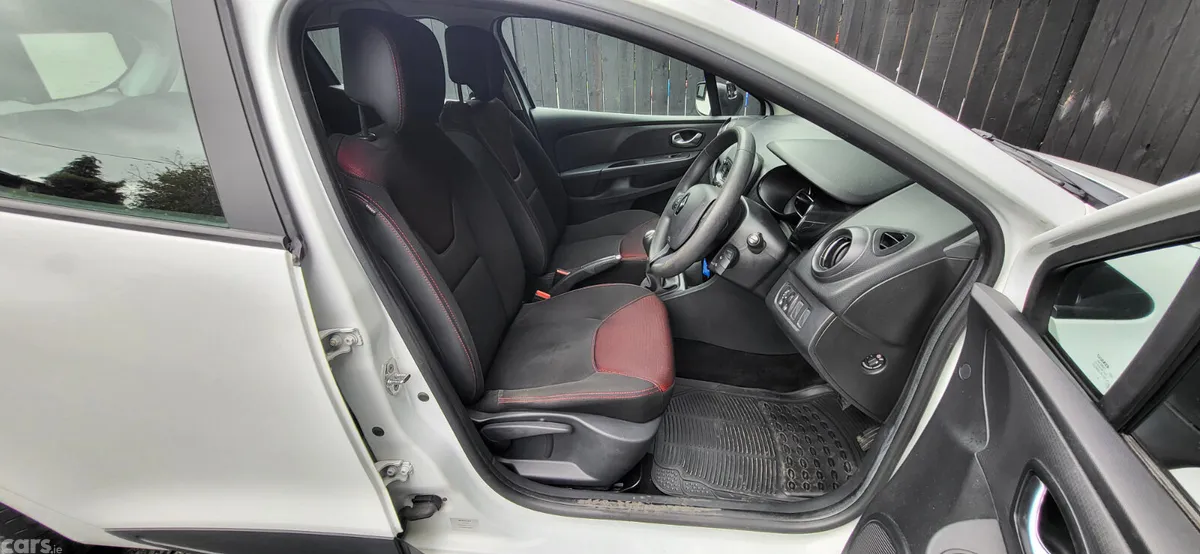 Renault Clio Hatchback, Petrol, 2015, White