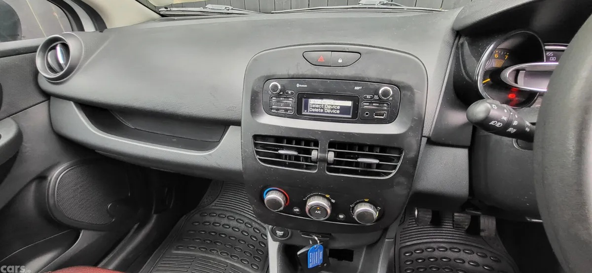 Renault Clio Hatchback, Petrol, 2015, White