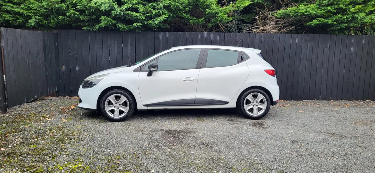 Renault Clio Hatchback, Petrol, 2015, White