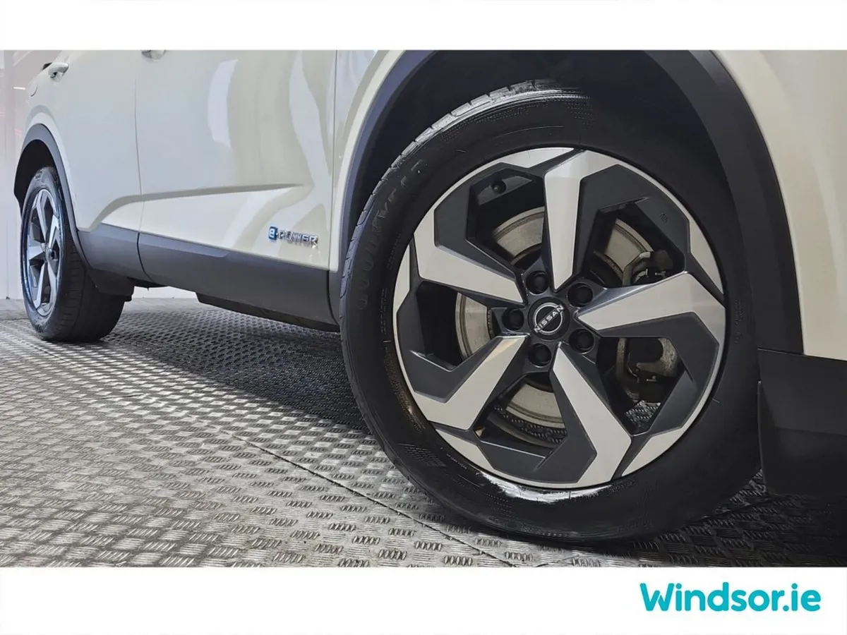 Nissan Qashqai MPV, Petrol Hybrid, 2024, White