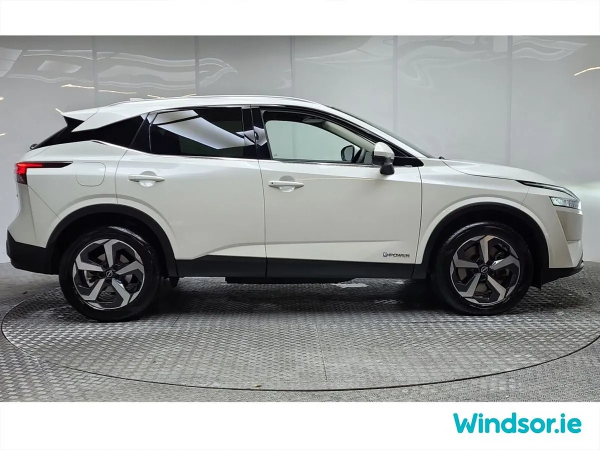 Nissan Qashqai MPV, Petrol Hybrid, 2024, White