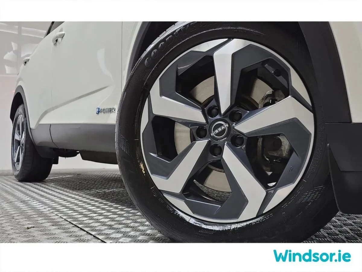 Nissan Qashqai MPV, Petrol Hybrid, 2024, White