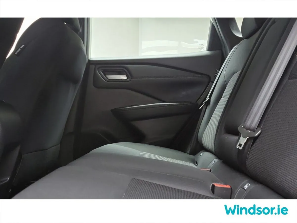 Nissan Qashqai MPV, Petrol Hybrid, 2024, White