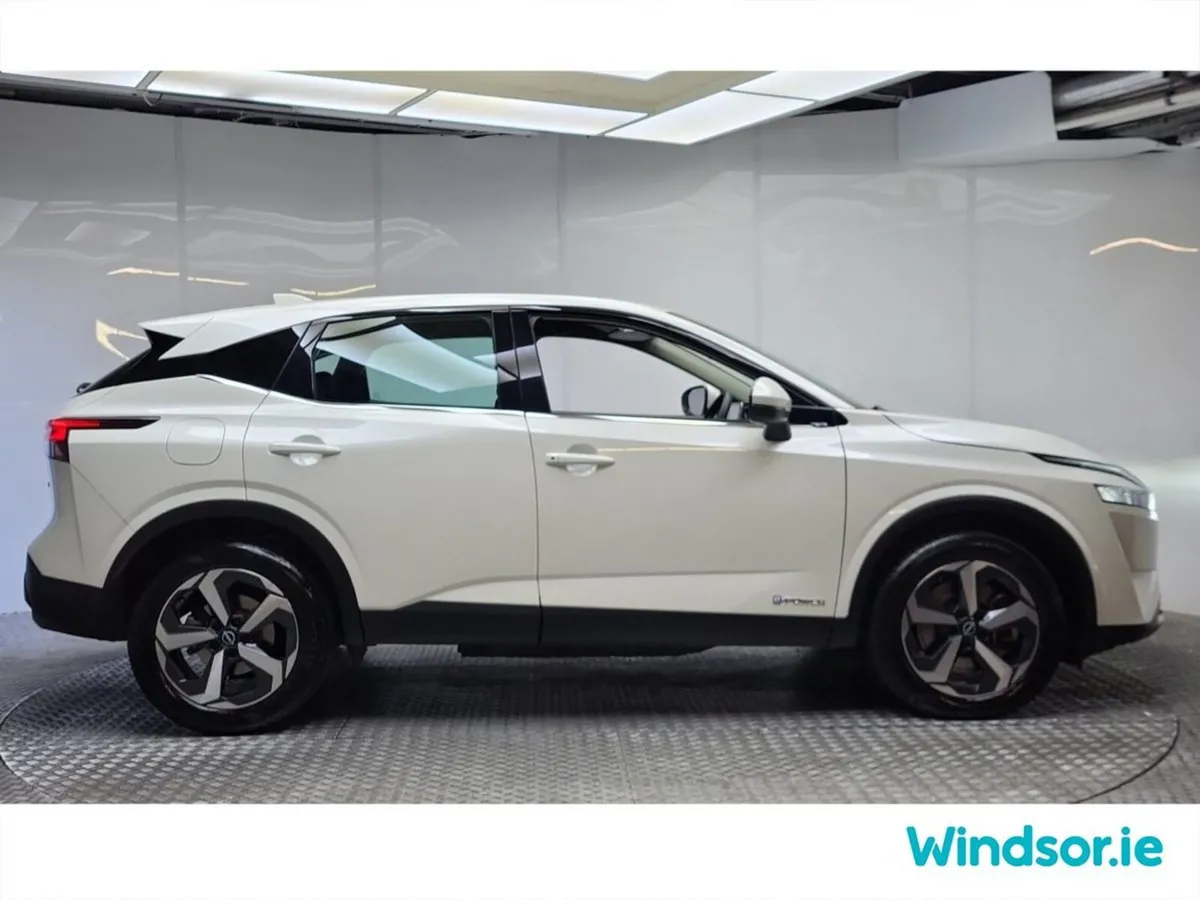 Nissan Qashqai MPV, Petrol Hybrid, 2024, White